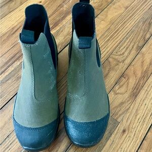 Women’s rain boot. Waterproof